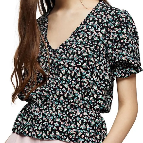 Topshop Black Floral Short Sleeve Crop Top. Size 4. - Picture 1 of 8